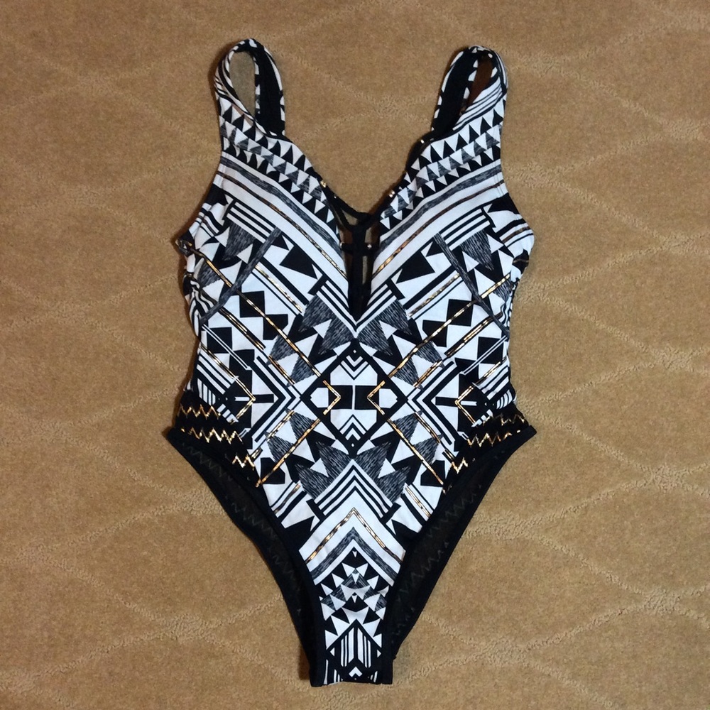Ashley Graham X S4A NWOT One-Piece Swimsuit, 4